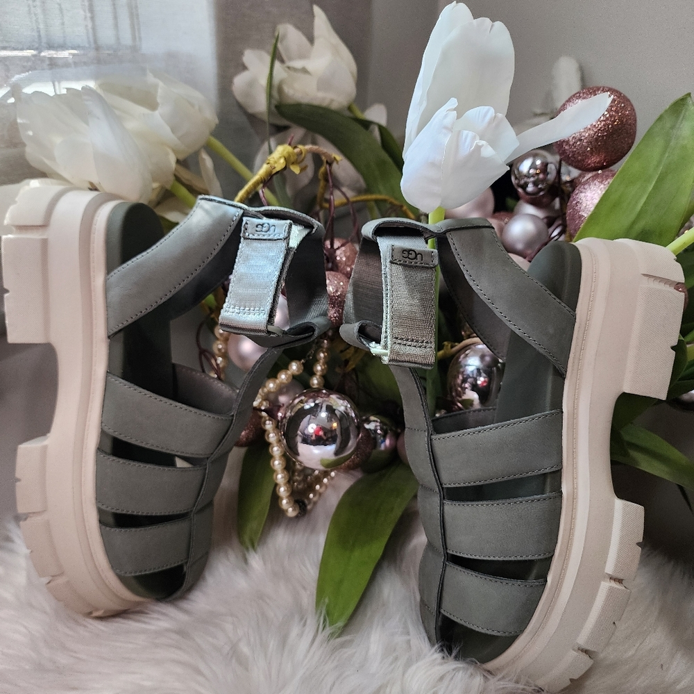 Ugg Ashton Lug Sandal (Women)Size9.5 new